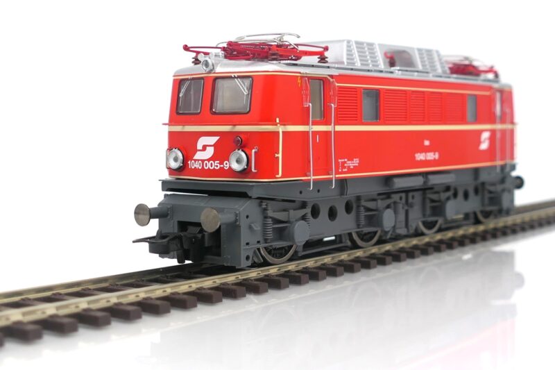 HR2821F_ÖBB 1040.005-9_mit Scheinwerferumbau